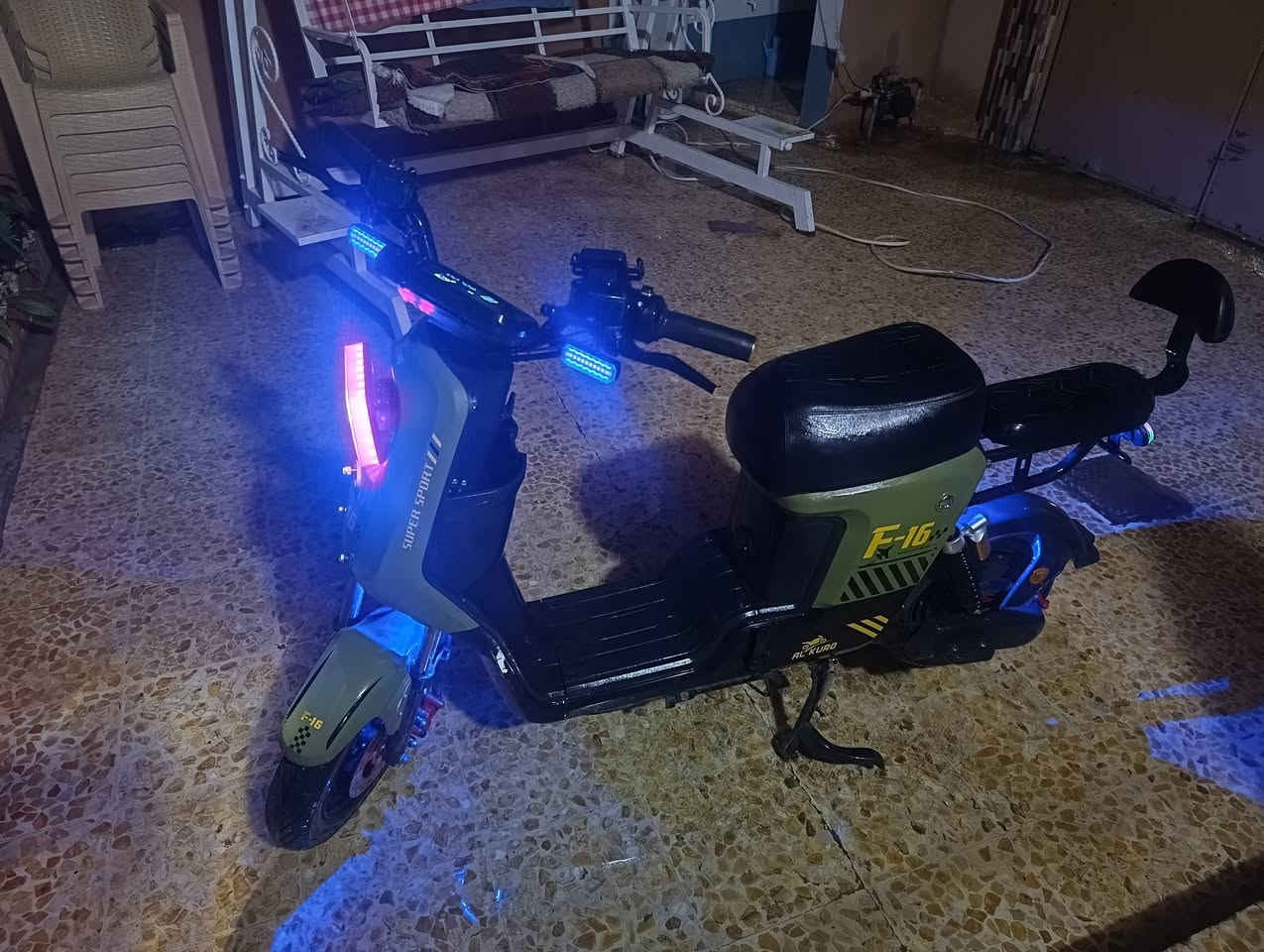 السلام عليكم للبيع دراجه F16 اللون زيتوني او عسكري الوصل موجود مستعجل عل بيعه السعر390الف وبي مجال للشراي تفاصيل اكثر خاص او رقم***********
