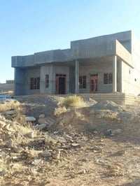 بيت للبيع طابقين المساحة 1000 متر زراعي  4 غرفه وربعه وصاله وحمام ومزع...