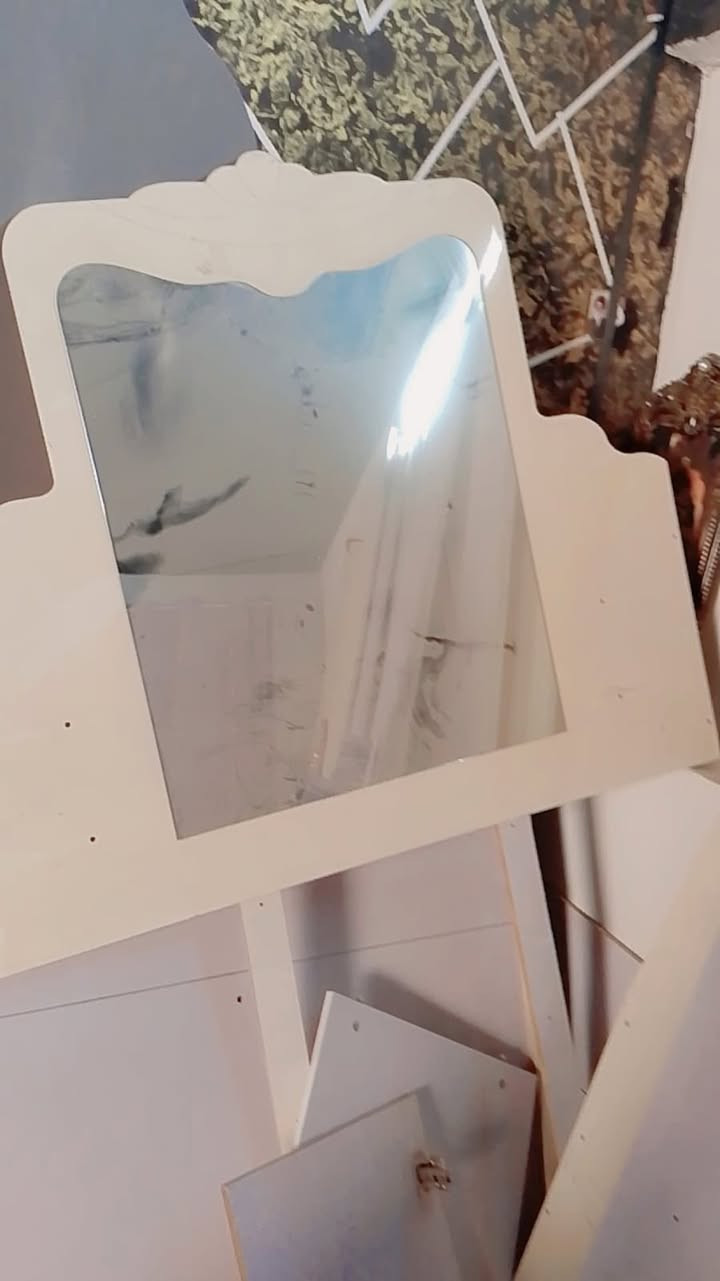 سلام عليكم مكلف ب. النشر 

غرفه تركي درجه اولى كامله من كل النواحي 
كنتور 6 ابواب معه كنتور ؛ وجربايه وميز تواليت وميز بلازمه وزاويه و2ميوزه اصغار كامله من كل النواحي وجديده كلش. مستخدمه شي بسيط السعر 300.   رقم صاحب الغرفه 0770 944 3359‬
