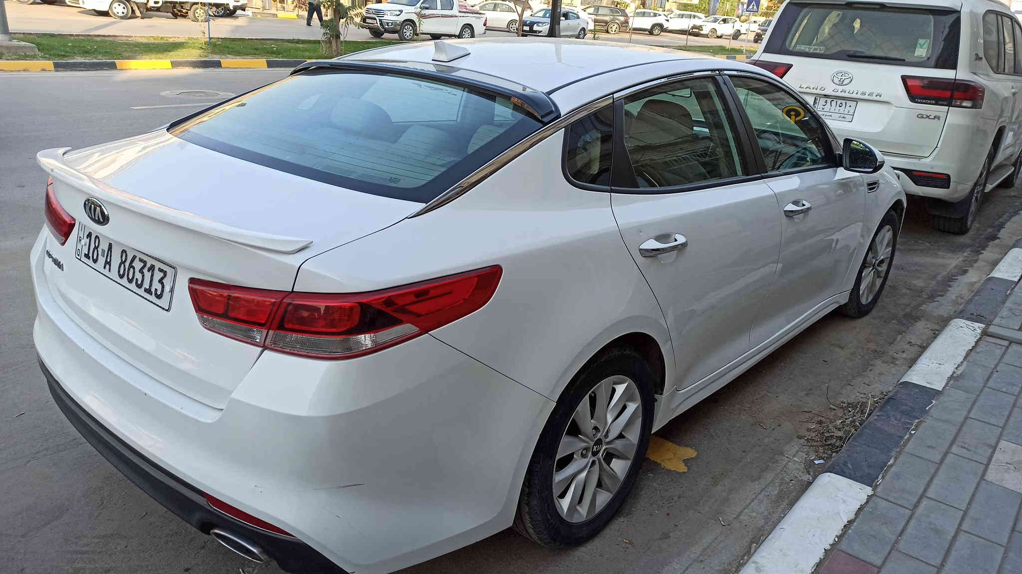 اوبتيما امريكي موديل ١٧ ماشية ١٠٦ حادثها جاملغ الامامي الايمن وعندك طخة بالباب  الخلفي جهة السايق ومرشوش والباب الايمن الخلفي بي بارد بسيط سيارة نظيفة رقمها بابل وباسمي مكانها بابل المركز 
السعر ١٢٨ قابل للتفاوض 
***********
