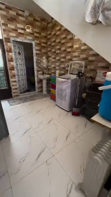 بيت للبيع بالقرب من مزار سيد سماعيل منطقه تبليط وكلها خدمات
مساحه100متر طابق ونص بناء جداااا راقي وبتصميم راقي وجديد
عرض شارعه10متر تبليط
الطابق الاسفل غرفه وصاله واستقبال كبير جدا ومطبخ وصاله وصحيات داخليه وخارجيه وطارمه وبراني جبير
الطابق الاعلى غرفه وصاله وصحياات بناء البيت جدا حديث
سند25اقرار محكمه
السعر90وبي مجال
يرهم البيت مع بيت طابو صرف او بيت جهه الامامين
حبايب رقمي بي واتساب راسلني ومباشر تتحول على ابو البيت رسمي ***********
