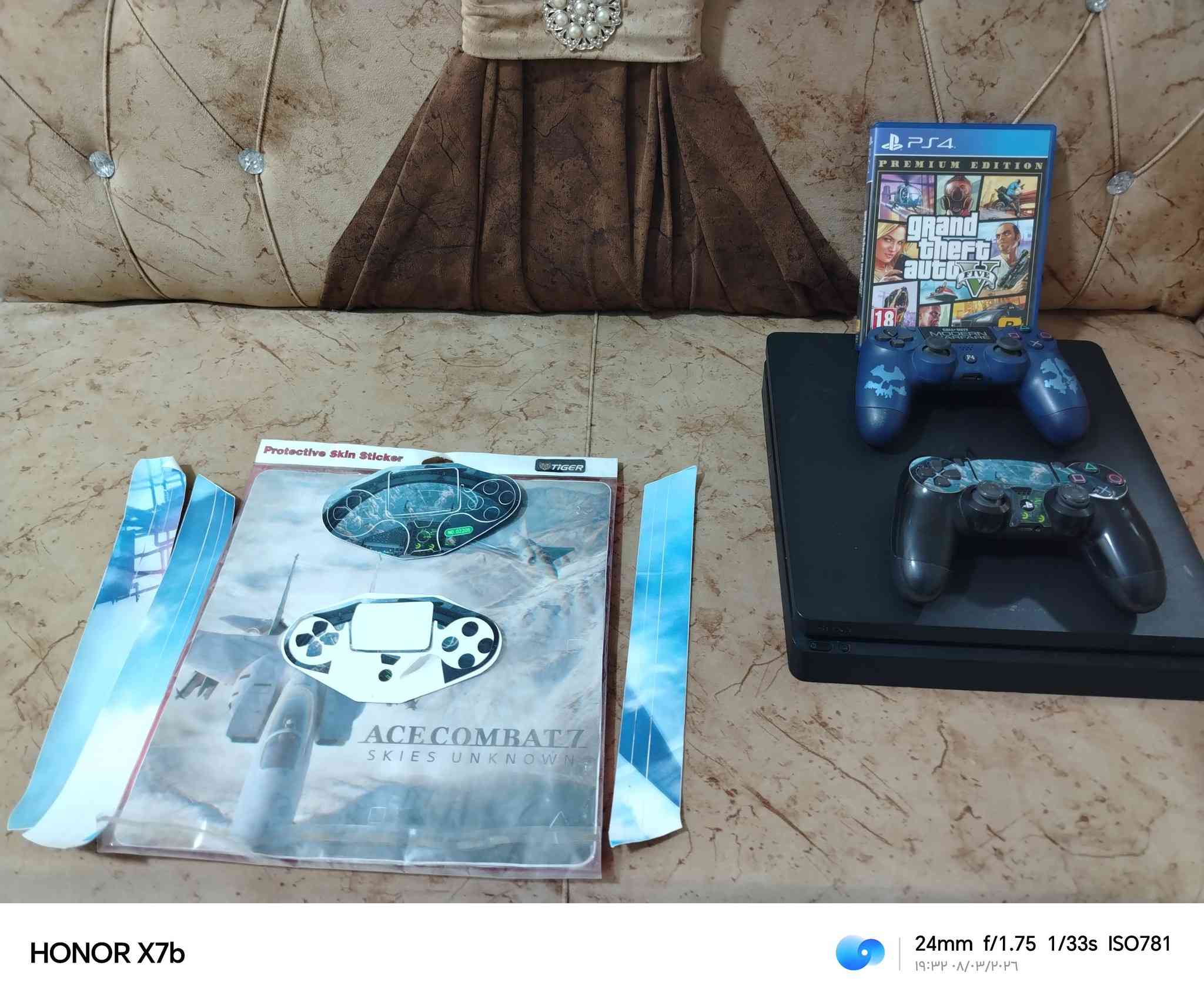 السلام عليكم
بلي فور سلم اونلاين 

لوك ستيكر ما مفتوح ولا مصلح 

🔸 يدات عدد 2

🔸ذاكرة 500 كيكا بايت 

🔸مع قرص جي تي اي 5 جديد 

🔸 حساب بي 5 العاب بيس + جي تي اي 5 + ستيمبل قيز + اسفلت + روكت ليق 

🔸يجي وياه جنطه + ستيكرات لليدات والبلي 

حساب الستيمبل قيز كلش قوي 💪

السعر 290 الف 🔒 لان الجهاز كلش نضيف وما متعوب

الرمادي ـــ 6 كيلو 
***********
