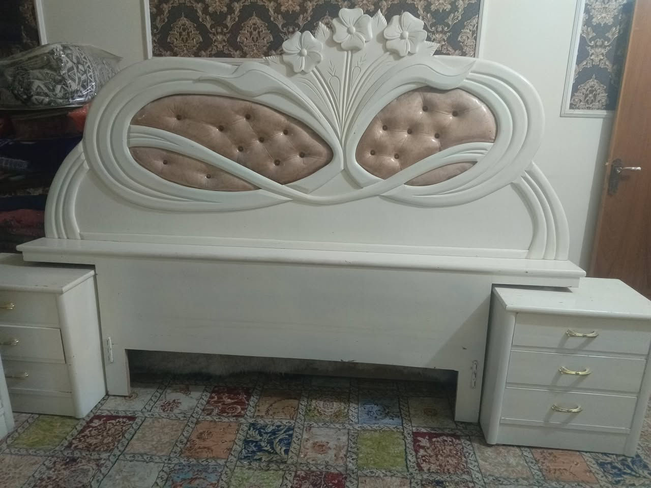 السلام عليكم غرفه موجهه خشبها ثكيل 8قطع مع طابوريه وشالزون والدوشك وياها نضيفه تحتاج بس صبغغ السعر 850 وبيها مجال للاستفسار اكثر ***********

