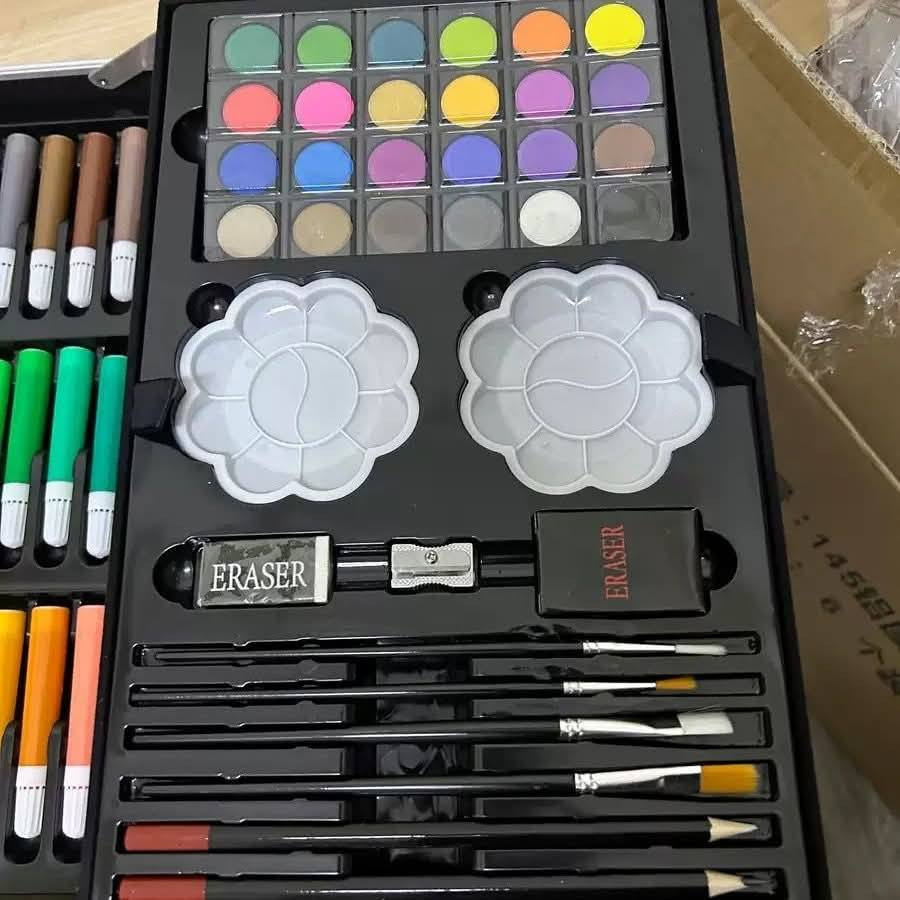 � شنطة رسم متكاملة للأطفال 🌈
اختيار مثالي لتنمية الإبداع والموهبة 👧🧒

المحتويات:
🖍️ أقلام خشبية ملونة
🖌️ أقلام فلوماستر
🎨 ألوان مائية متعددة
🖍️ ألوان شمع
🖌️ فرش رسم بأحجام مختلفة
🎨 صحون خلط ألوان
✏️ قلم رصاص
📏 مسطرة
🧽 ممحاة
✂️ براية
🧳 شنطة قوية ومرتبة وسهلة الحمل

🎀 متوفرة باللونين:
💗 وردي
💙 أزرق

يم مكتبة الفرات العنوان مقابيل شارع المجمعات قرب صلاح نوري


**إذا كنت صاحب هذا الإعلان وتريد حذفه لأي سبب، رجاءا أرسل رسالة إلى الدعم الفني**