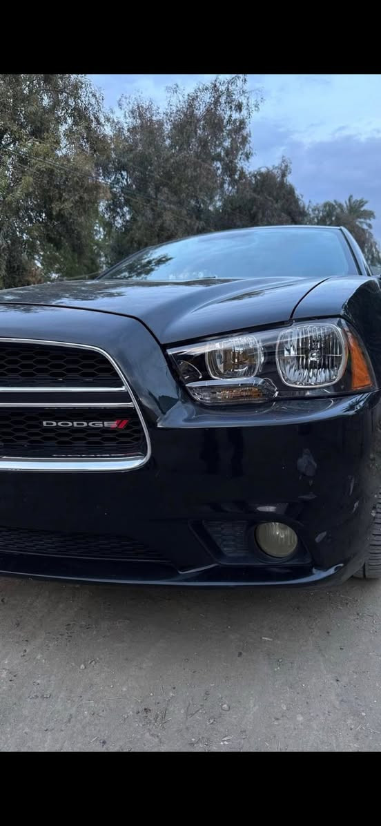 دوج جارجر 2014 فول موصفات 
كير طياره
فتحه 
كشنات جلد 
وباقي الموصفات معروفه 3600
ماشيه 180ميل
حادثا جاملغ ومصبوغ 
وصار حادث اهنا الباب الي خلف باب السايق متبدله نفس الون واكو شبر بارد يم قبغ البانزين مال حادث 
داخلها كلش نضيف رايدها ب 155  
العنوان بغداد البنوك  
رقم ***********

بيع فقط
