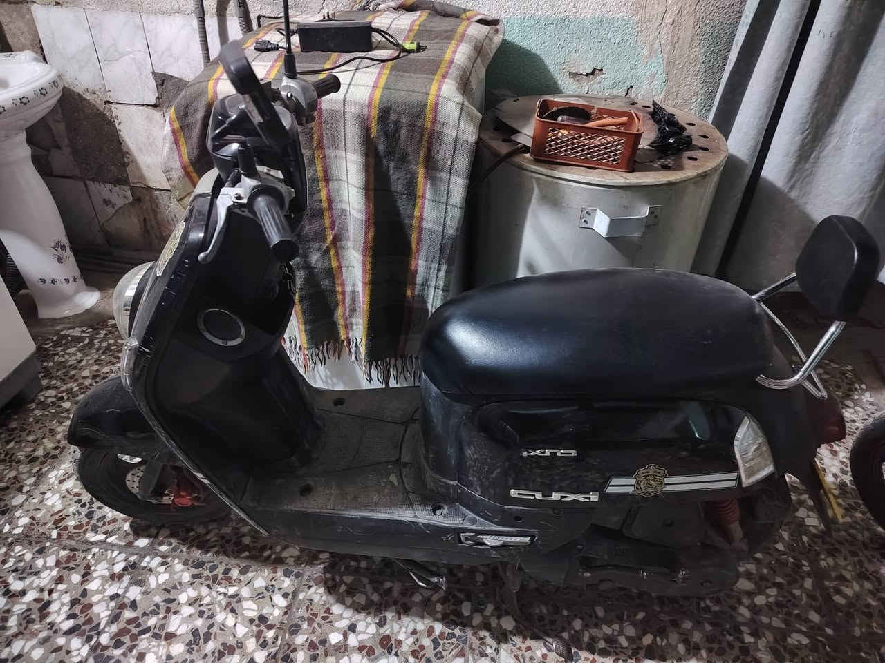 الو السلام عليكم عدي درجه بوليس كابريته للبيع ماصاله شهر من نزلته من الرمبه نضافه فول نكره سلف الدرجه على أيدي واني جنايه بس شويه اعتازيت فلوس واريد ابيعه درجه اي نفص مابيه الاتصال على رقمي *********** مكاني حله سعره 850 وبيه مجال بسيط
