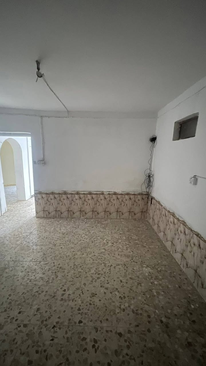 دار للايـــــــــــــــــجار العنوان حله شارع ٦٠ مقابل كليه الفنون /قريه حمزه الدلي
📍بيت للايجار المساحه ١١٠ م طابقين

📍 يتكون غرفتين  وصاله ومطبخ وحمام وصحيات واستقبال 📍هوال طارمه نوم نظيف جدا

🌎العنوان حله شارع ٦٠ مقابل كليه الفنون الجميله 

💸💸سعر الايجار//٣٥٠ //مع الماء والكهرباء وبيه مجال

 #ملاحظه مطلوب عائله صغيره 

$$$$$$$$$$$$$$$$$$$ 

اكثر ستفسار مراجعه مكتب الجشعمي للعقار

        ((بإدارة احمد الباشه))

     ***********☎️

***********☎️
