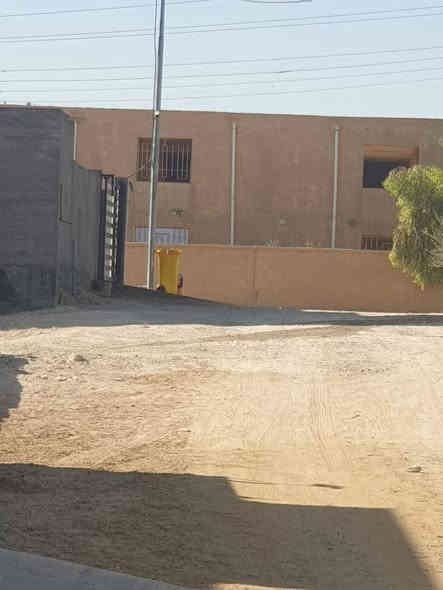 السلام عليكم
مكلف بلنشر 
قطعه أرض طابو صرف
موقعها حي العسكري
قرب مدرسة النواعير
مقابلها حديقة عامه (منتزة)
خلف القطعه شارع (20)متر
المساحه (250)متر
السعر (15)مليون وبيها مجال
الاستفسار اتصل على الرقم
(***********)
وبلخير على الياخذها
