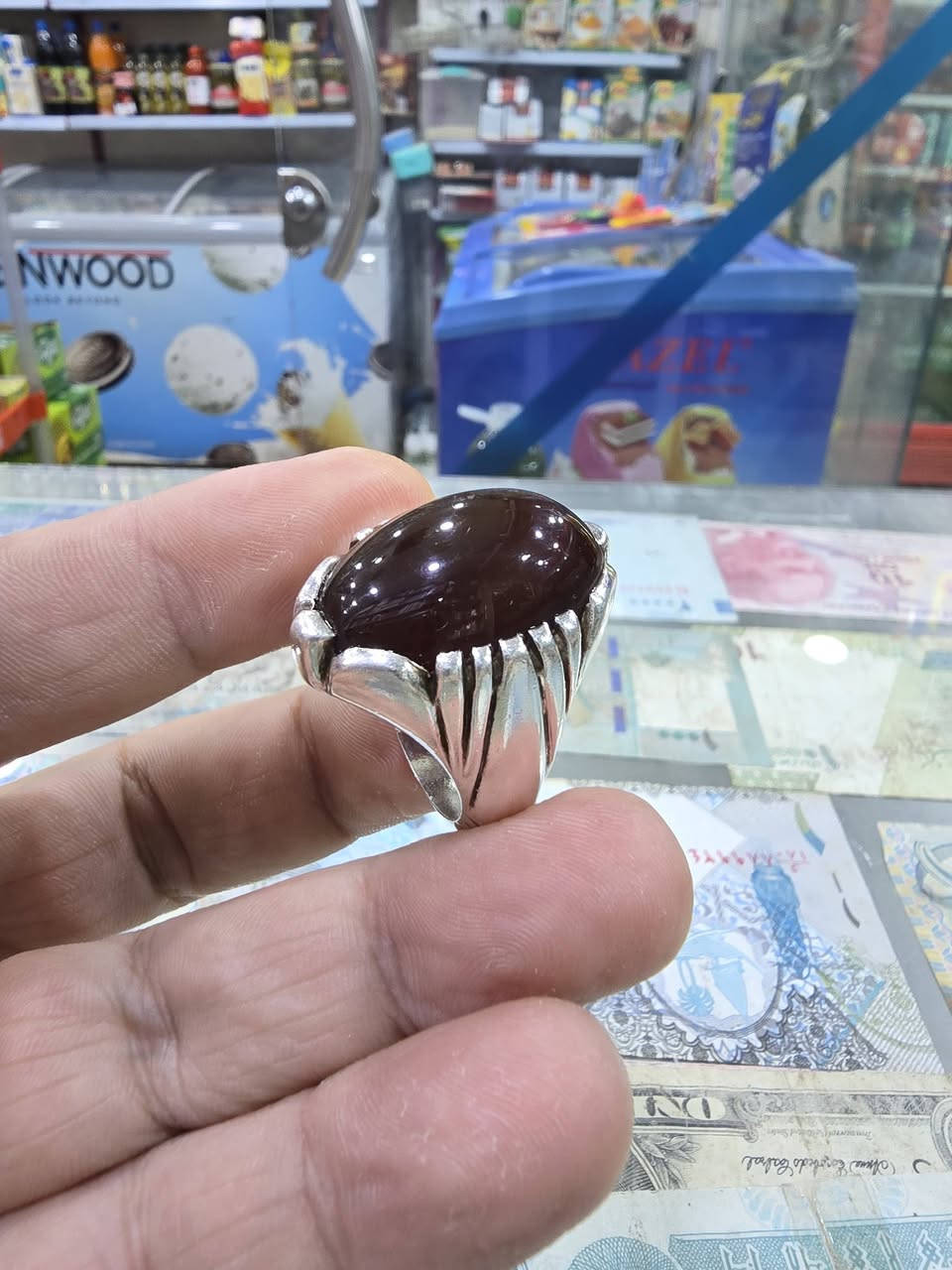 عقيق يماني 🍒 كرزي
صياغه يدوي البحرين لمسات وزن خاتم 💍 ٢٨غرام
قياس لخاتم ٢٢


**إذا كنت صاحب هذا الإعلان وتريد حذفه لأي سبب، رجاءا أرسل رسالة إلى الدعم الفني**