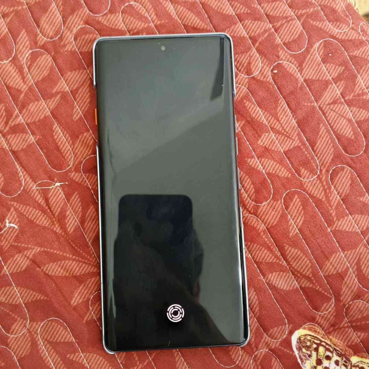 السلام عليكم تكنو كومن 40 برو 5G مو العادي فايف جي ذاكره 256 مستخدم قليل كارتونه موجوده 90 فريم ببجي وتقريبا كل الالعاب 90 فريم السعر قيم وذا عجبني ابيع رقمي بي واتساب *********** و على خط *********** .
