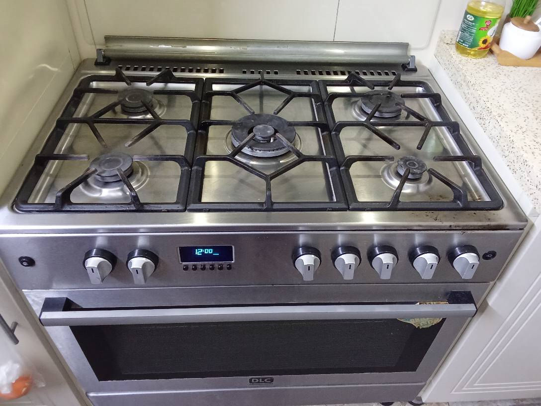 السلام عليكم طباخ 5عيون نظيف وشغال  نقص فقط دكمة الجداحة يرادلهة تبديل مكان الغزالية للاستفسار *********** بغداد, العراق
