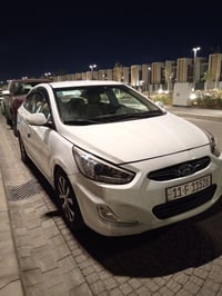 اكسنت ١٥ للبيع سيارة حلوة وجاهزة بيهة صبغ نصف البنيد فول ماعدة الفتحة ...