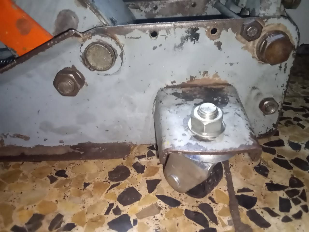 ⭕ يوجد توصيل لكافه المحافظات
جك تمساح 5 طن كامل وعل الفحص دبل بستم قديم باب اول اصلي ارتفاعه 50 سم والسعر 100 الف
***********
