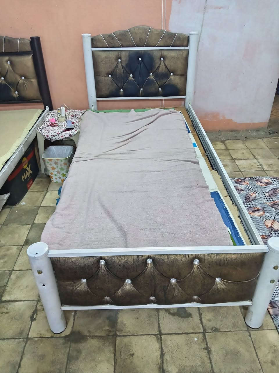 سلام عليكم
ميز لعدة استخدامات مع جرار 2
سرير نفر نظيفات عدد 2
بوفية نظيفة ومرتبة
مكان بغداد الزعفرانية
السعر جميع الأغراض 125


**إذا كنت صاحب هذا الإعلان وتريد حذفه لأي سبب، رجاءا أرسل رسالة إلى الدعم الفني**