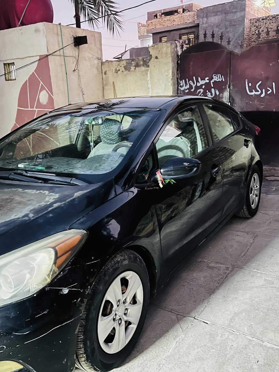 للبيع كيا فورتي (Kia Forte) موديل 2015، اللون أسود. السيارة وارد أمريكي وبحالة فنية جيدة جداً.

تفاصيل السيارة:
• الموديل: 2015.
• اللون: أسود.
• المحرك: ( حجم المحرك  1.8 ).
• الحالة العامة: السيارة نظيفة جداً من الداخل والخارج،

الحادث (الضرر):
• الضرر بسيط وموضح للأمانة: ضربة في الجاملغ  مع وجود طخة بسيطة في الباب (حوالي 10 سنتيمتر) تم إصلاحها.
• الإيرباغات: (سليمات).
• الشاصي: سليم وبشرط الفحص.

السعر: (100 وبيها مجال )
مكان التواجد: (حي الميكانيك ).
للتواصل: (***********)
