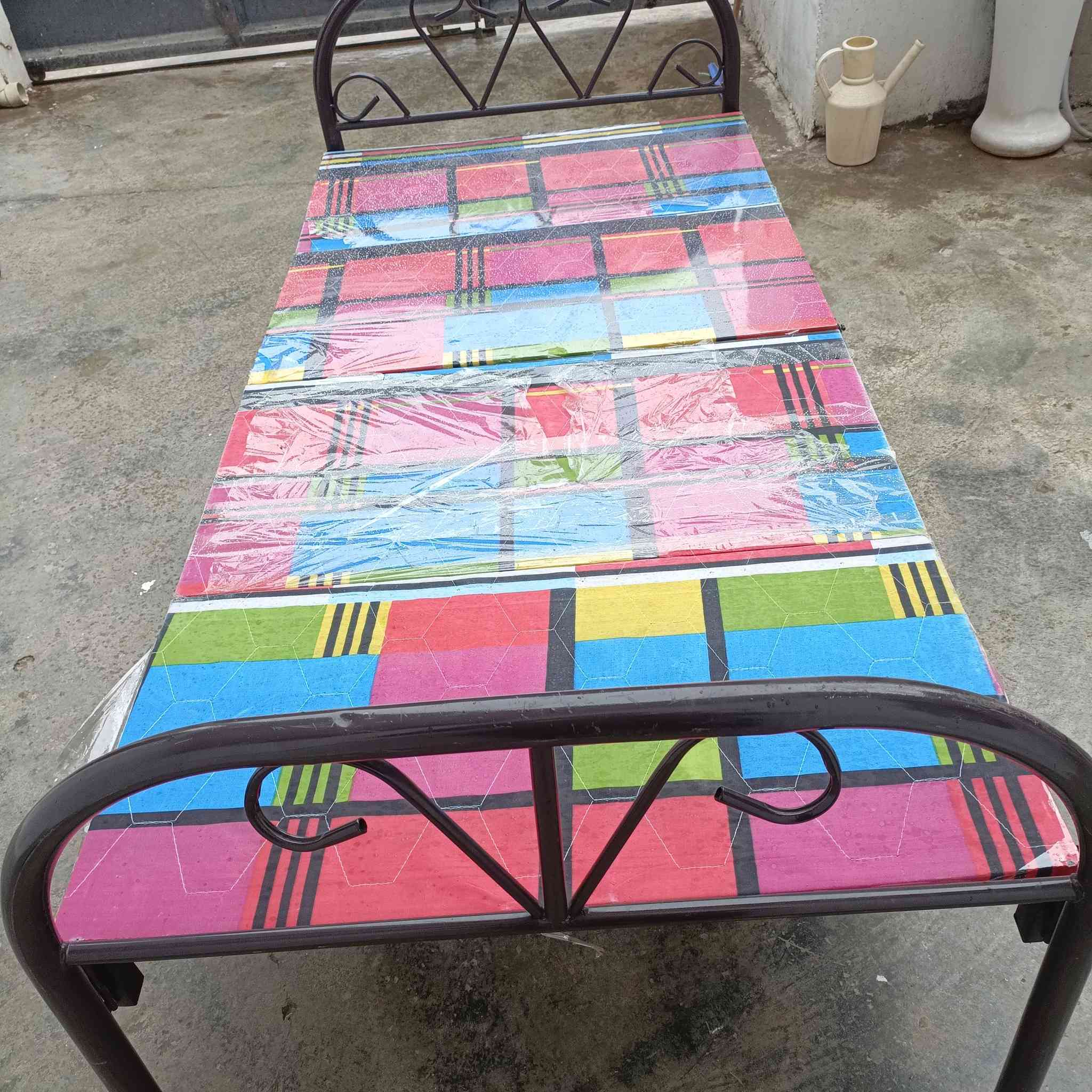 سرير ينفتح ويصفط البيع السعر 35 المكان كركوك حي العروبه الاستفسار على هذا الرقم ***********
