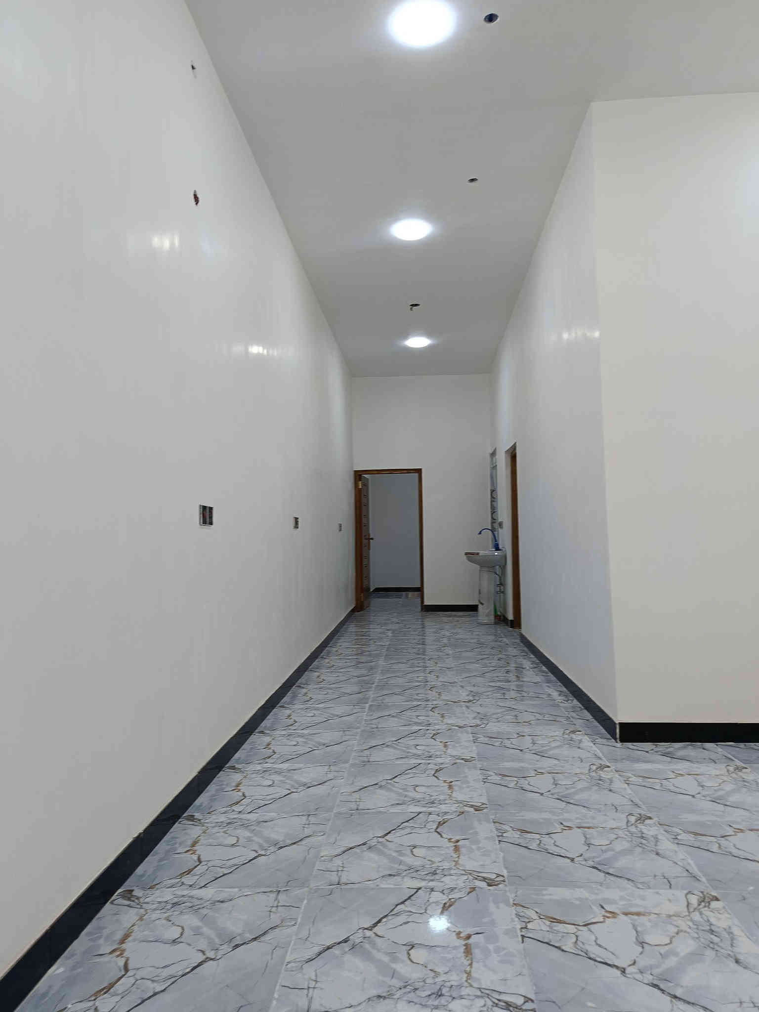 ♦️يعلن مكتب عقارات المسار
***********
عن دار للبيع 🏚️ 
في شط العرب شارع الصقر 
♦️المساحة 175
♦️بناء درجة أولى بلوك 
♦️يحتوي البيت ع غرفتين+ صاله +مطبخ + دوانيه + حمامات داخليه وخارجيه+ 

♦️السعر 72وبي مجال 
للاستفسار اكثر اتصل  
***********
نستقبل عروضكم دور سكينه وقطع اراضي في شط العرب فقط
