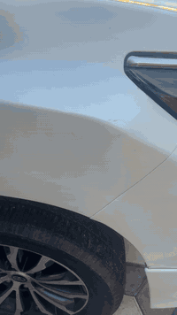 للبيع فقط. برادو موديل 22. سبعينيه ماشيه. 124. كليو حقيقيي كفاله عامه عدا رصعه موضحه في فيديو. فول موصفات. جلد. داخل جوزي اسود ***********.  السعر. 450 ورقه بيها مجال
