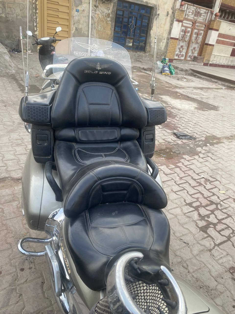 السلام عليكم لبيع كولدن 1800مديل 2004دراجه جديده تايرات مكاني حي اور
عارضه ب39وبيه مجال ***********
