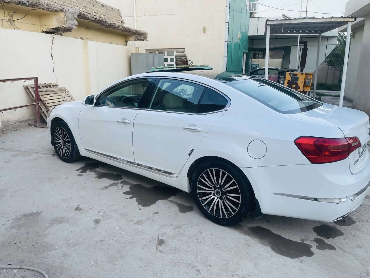 كيا كاتنزه 2012 وارد خليجي
فول موصفات واحد عله واحد 

 بصمه بنورامهVli

كير مكينه حداديه تايرات خير من لله كله جديد 

السياره بيه قطعه صبغ الجاملغ الخلفي طخه بسيطه

تدفئه تبريد بل كشنات 

السعر120 وبيه مجال شي قليل ؟

***********
