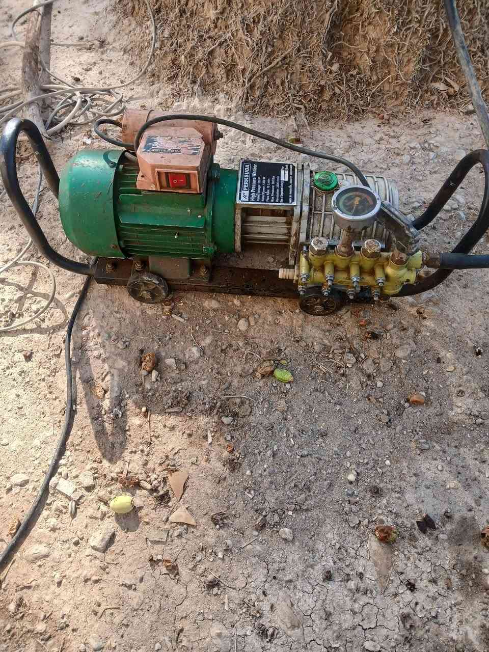 للبيع ظاغطه ماطور كلشي مابي بس ظاغطه كايمه مالته شوفت عينك العنوان ديالى سعرها ١٠٠ شراي يتصل ***********
