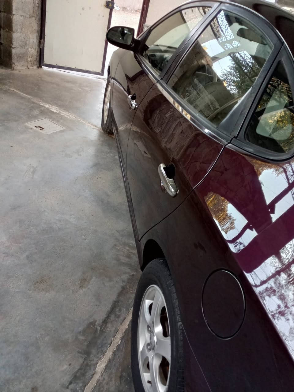 سلام عليكم النترا خليجي موديل ٢٠٠٩ لون مميز  سيارة بلادية محرك كير تبريد مكفول ولو ما صدكون سبير ما نازل ماشيه (١١٠)الف كيلو فتحه سقف محرك ٢٠٠٠ سيارة بلادية ماعدا جاملغ وباب وملون وي الباب الثاني يعني 3 قطع صبغ بدون دواخل أو معجون أو فتح مكان بغداد الكرخ السعر ١١٠  هاتف ***********
