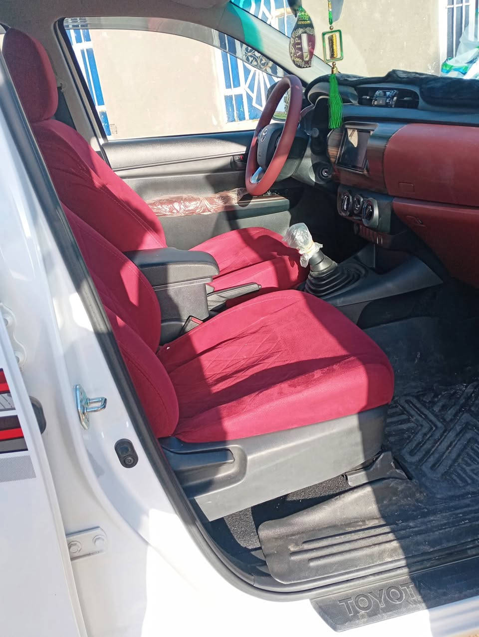 سلام عليكم هايلوكس مديل 25رقم واسط كير عادي ماشية 3000كفالة عامة السعر اتصل***********
