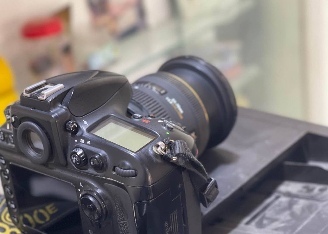 كاميرا نيكون D800e فول فريم نظافة ٧٠٪؜ ، باب الباتري نقص ما ياثر على الاستخدام
مع سيت عدسات إحترافية وكافة الملحقات
العدسات:-
* عدسة 50mm F1.8D Nikon فتحة 1.8
*عدسة Sigma EX DG 24-70mm F2.8
*عدسة Nikon ED AF-D 80-200 F2.8

الملحقات؛-
باتري اصلي، رام SDXC Lexar GOLD 633x 32GB، حزام اصلي، جنطة نيكون مقسمة ماركة, فلاش TT600 godox
مكان الموصل واكو توصيل
هاتف ***********
#السعر_خاص
