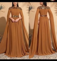 ميديم • ملابس