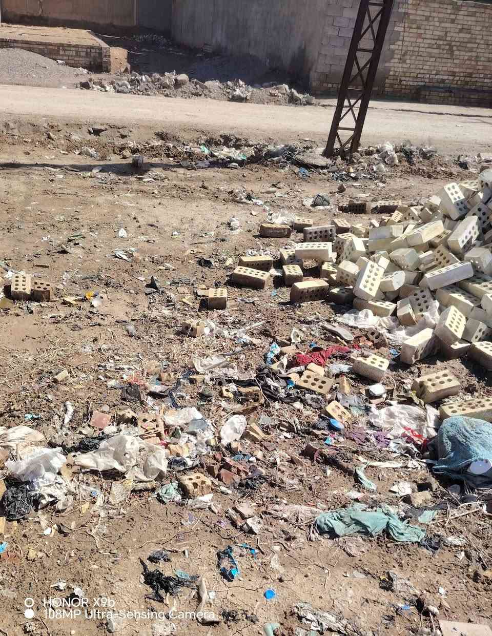 السلام عليكم قطعه البيع المساحه ٢٣٠ متر وجه شارع تبليط امي كهرباء مجاري دوانم مقابيل سواق سوداني بشارع ترتر ***********
