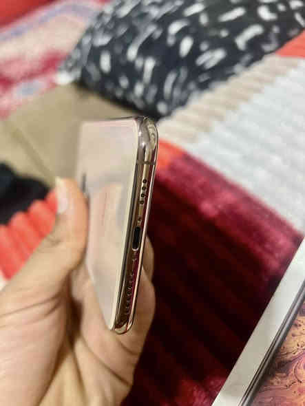 ماستر شرط Xs Max ماستر ذهبي كولد  64 ✅
جهاز مكفول من تصليح والعطل ✅
 بس كلاس مفطور وماماثر ابددد✅
مامصلح ولامبدل حتى البصمه شغاله ✅ 
*********** بغداد العبيدي 📍
سعر 150 الف وبي مجال بسيط ✅
