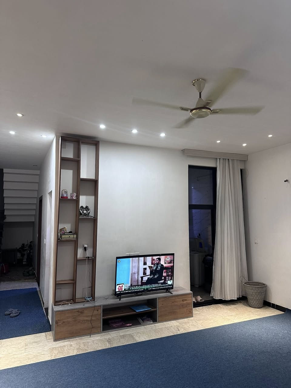 دار للبيع منطقة  حي الكوفه زراعي بصف الطابو مقابل دائره الماء المساحه 137متر نزال 20 واجهه 7  
طابق ونص  يحتوي على 2 غرف نوم واستقبال وصالة ومطبخ مفتوح علصالة  بيت جاهز وشغله درجه أولى 
للاستفسار. ***********
