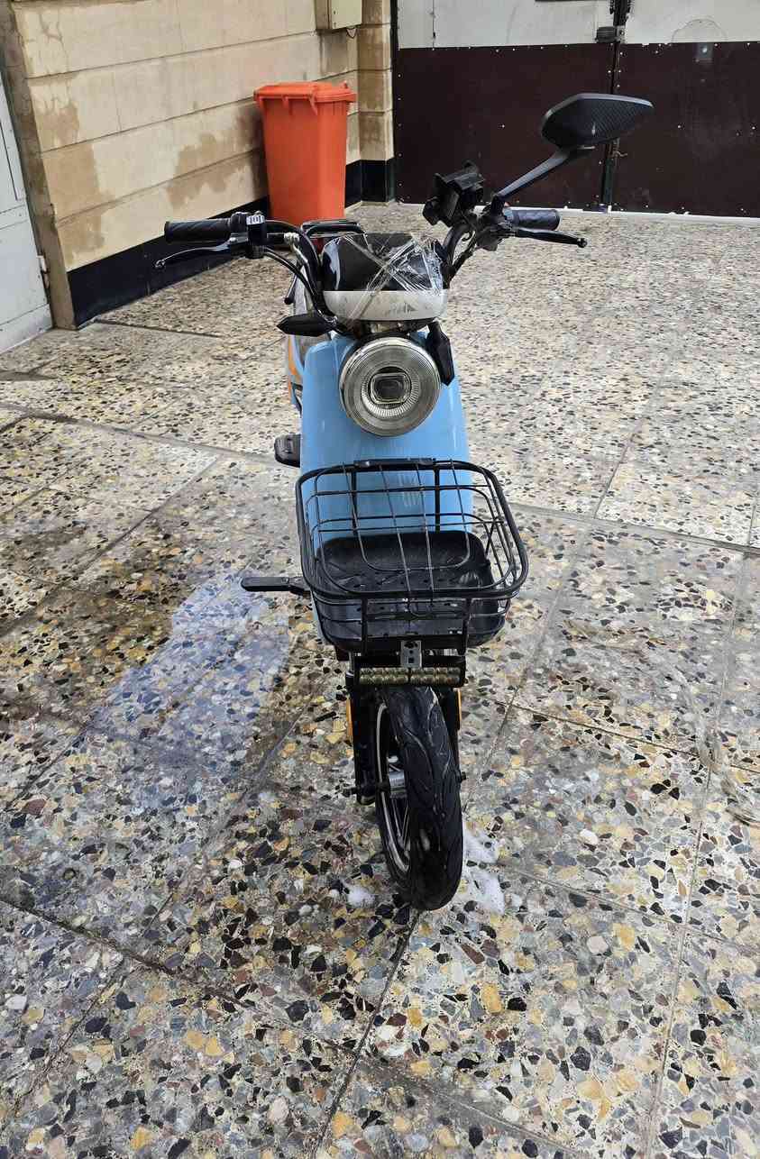 السلام عليكم 
دراجة شحن للبيع 
الدراجة موديل 2025 ست بطاريات
الدراجة تصير شحن تصير بايسكل
استخدامها شهرين 
السعر ٣٥٠ الف
***********
