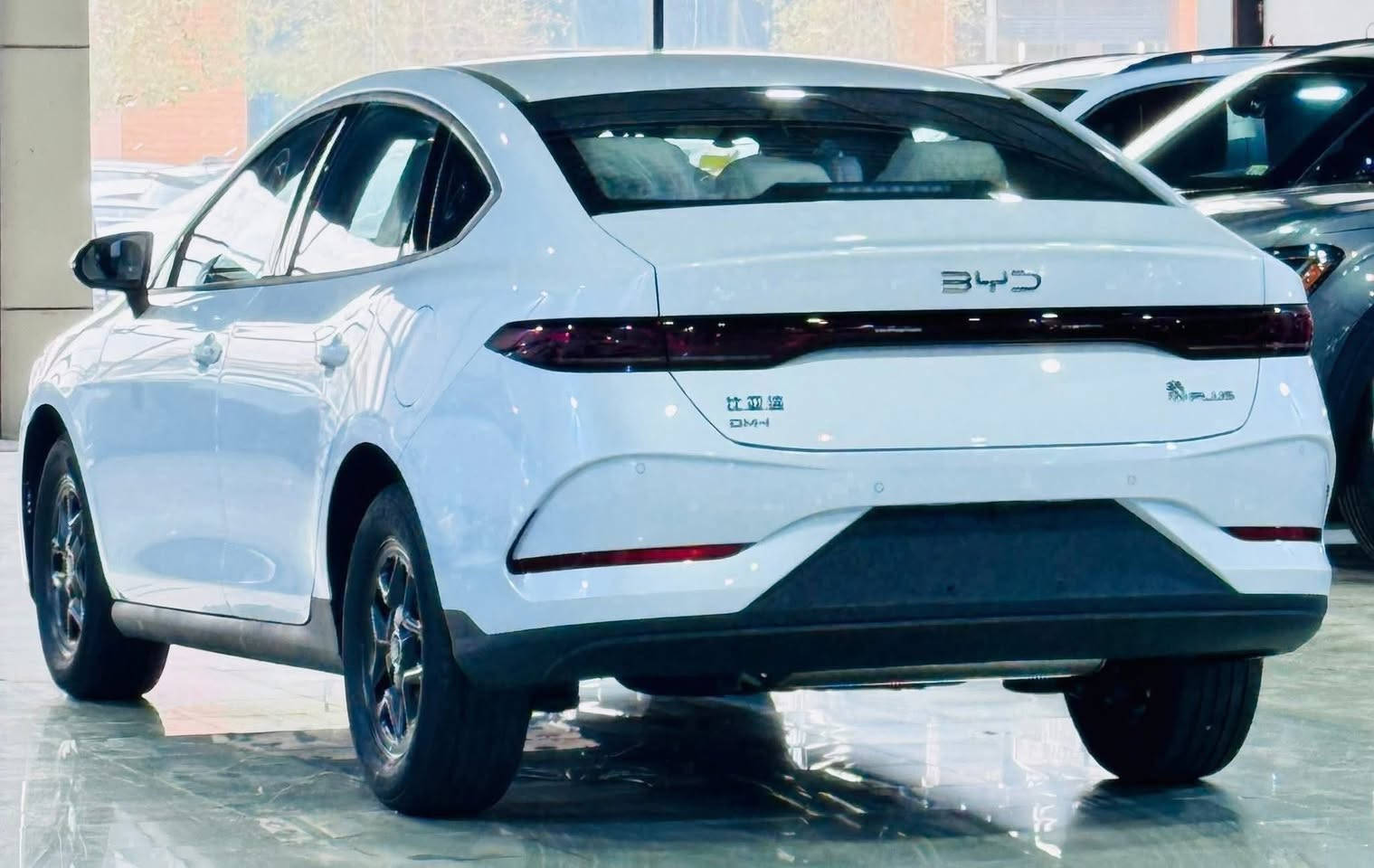 ﷽

‎(مجموعة شركات فراس الحمداني اربيل شارع ١٠٠ م )

BYD QIN - PLUS

اللون : ابيض داخل ابيض 

الموديل : 2025

حجم المحرك : 4 سلندر ( 1,5L )

‎عداد المسافة ( زيرو ) 

المواصفات : 

‎بصمة ابواب 
‎بصمة تشغيل
‎تحكمات ستيرن
‎نظام NFC
‎3 أنظمة تشغيل (كهربائية - هايبرد - بنزين )
‎شاشة كبيرة لمس 
‎شاحن لاسلكي
‎تبريد قطعتين 
Apple car play 
Android Auto
‎مانع انزلاق + ABS
‎منافذ AUX+USB
‎تحكمات وضعيات القيادة ... Drive Mode
‎حساسات  خلفية 
‎اشارات بالمري 
‎اوتو ستارت Auto Start 
‎اوتو ستوب Auto Stop
‎رادار امامي + جانبي + خلفي
‎ويل كروم 
‎هاندر بريك بصمة

‎وباقي المواصفات معروفة

العنوان : 

‎اربيل شارع 100 م مقابل الشركة العامة لتجارة المواد الغذائية

للاستفسار والاتصال على قسم المبيعات :

‎ ابو علي  

***********
***********

حواس 

***********
***********

زيد 

***********
