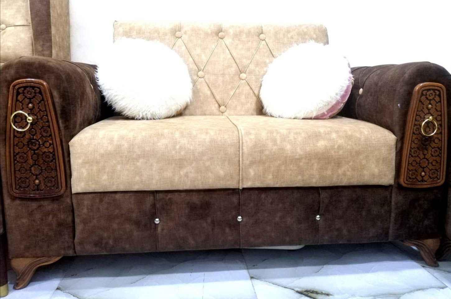 مرحبا..
عندي هذا التخم للبيع شغله تزكام درجه اولى 
اخذته ب٥٥٠ الف قبل فتره قليل جدا للاستقبال رايدته ب٥٠٠ الف امانه الله جديد ونظيف جدا سبب البيع التخم جبير والمكان صغير وماخذ المساحه كله والي يجي راح يشوف المكان شلون مملي بالتخم.. حتى يكون الكلام صادق بالمنشور
 التخم.....
يتكون من قنفات كبار عدد ٢
وقنفه وسط عدد ١ 
وكراسي عدد ٢ 
الخشب تركي درجه اولى وعلى الفحص 
خشب المقاعد بلوك درجى اولى شرط يتحمل اوزان ثقليه جدا وتجون وتشوفون كبالكم 
العنوان الديوانية حي النسيج قرب متوسطه الرازي 
التواصل على الخاص


**إذا كنت صاحب هذا الإعلان وتريد حذفه لأي سبب، رجاءا أرسل رسالة إلى الدعم الفني**