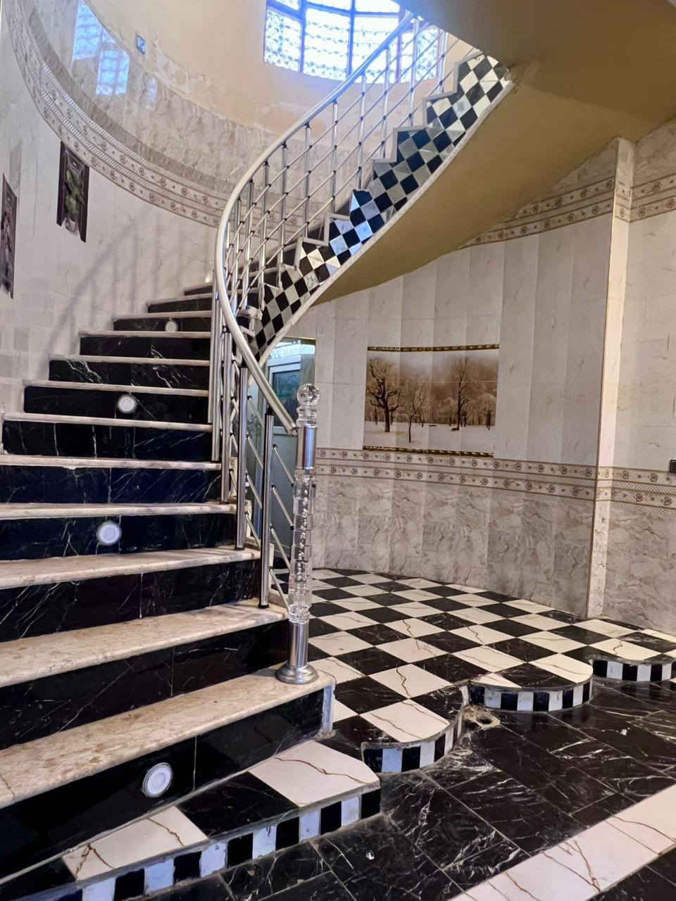 السلام عليكم 
في كربلاء الحسينيه 
١٧٥٠متر مع فله فول مواصفات مع بيت ٢٠٠متر مرتب الموقع كربلاء الحسينية السعر ٥٠٠مليون شرط السند تحويل بأسم المشتري للمتابعة مكتب ابو الجود للعقارات والمقاولات العامه العنوان كربلاء شارع بغداد عمود ٤٧٥ ***********
