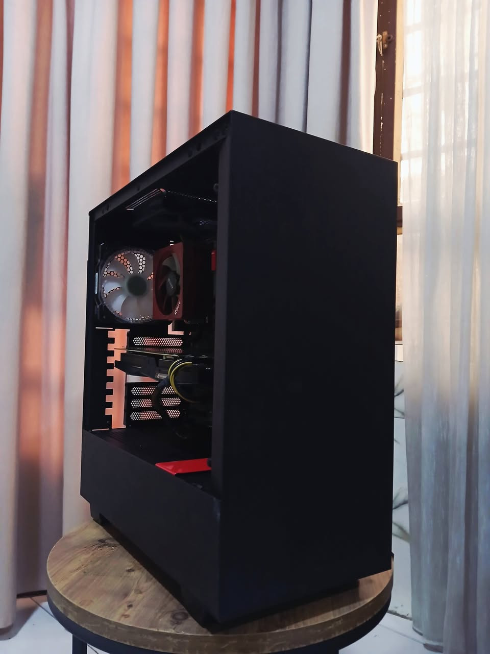 مكاني بغداد الدورة رقمي ***********
سعر 475 الف 
R 7 2700x 
B450 msi plus max 
Ram 16 g 2*8 rgp
Gtx 1060 6g asus rog strex 3fan 
Ssd 128 hdd 500 
Case full atx nzxt 
Psu 500 fsp hexa+
كرت الشاشة لوك ستيكر ممفتوح اقصى حرارة ٧٢

