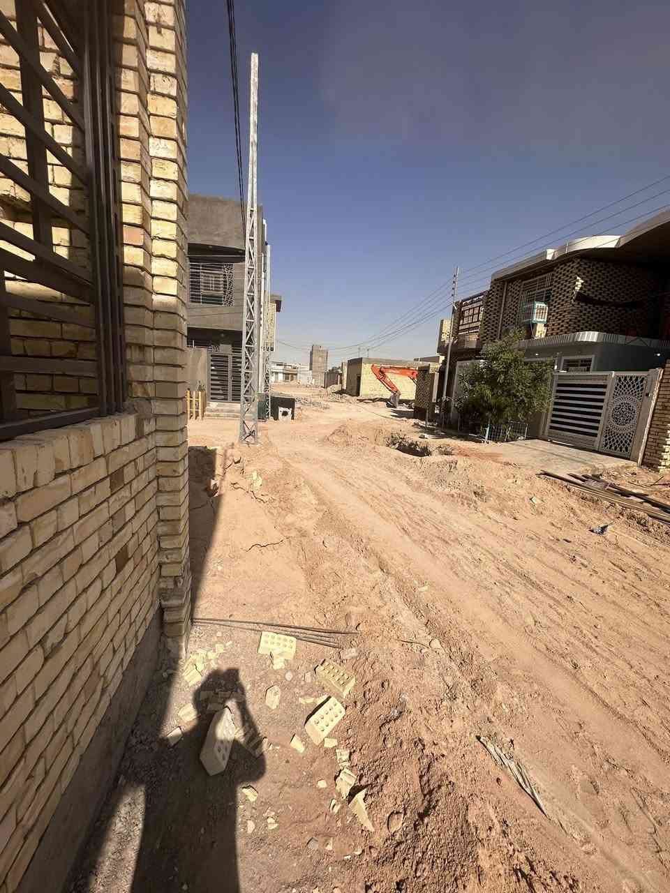 ‏يوجد عندنا 50 متر منطقة 53 قريبة على شارع 60 مفتوحة من شارع 30 مقابيل مول حكاية البيت هيكل غير مسقف سعر الخمسين 35 مع المجال اتصال على رقم التلفون ***********
