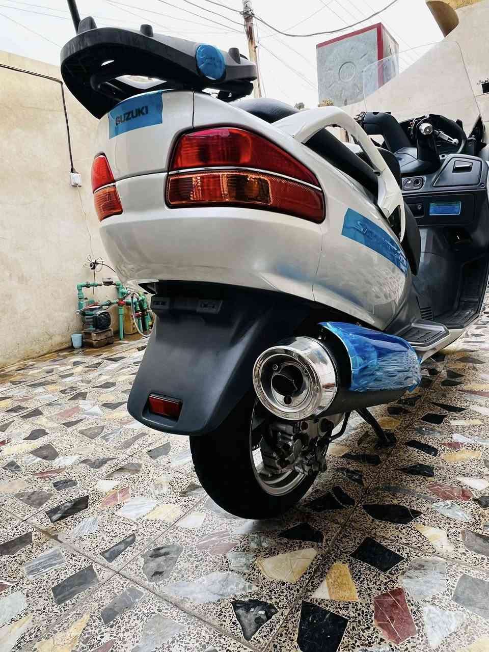 سكاي ويف ٦٥٠ LXفول مواصفات 
جامه تصعد وتنزل 
نضام ABS
مري شفط 
هيتر يدات
مانع انزلاق 
تايرات جدد
دهن امزويل توني امبدله اله 
مكينه كفاله 
كير كفاله 
صوره للعداد موجوده بل الصوره 
الدراجه ماشيه ٢٣ فقط 
فول مانقصه شي كهربائيته كله شغاله 
السعر ع الخاص الرقم واتساب ***********
الرقم الهاتف الي مابي واتساب ***********
