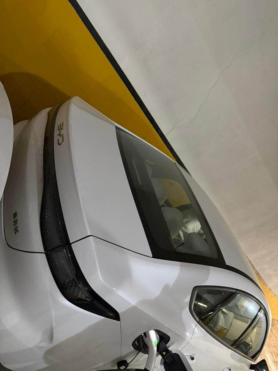 byd 
ماوەی رۆیشتن 2000
کاتی مانگو شتێکی ماوە
خاوێن و جائیز 
شوێن هەولێر 
ژمارە مۆبایل 
0750 469 4639 أربيل, العراق
