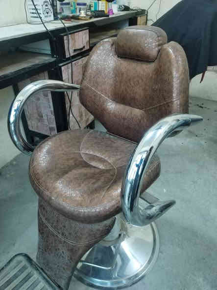 كرسي
حلاقه اخو الجديد يعني نظافه 90%
مكان الشوهاني السعر 125 وبي مجال
***********
