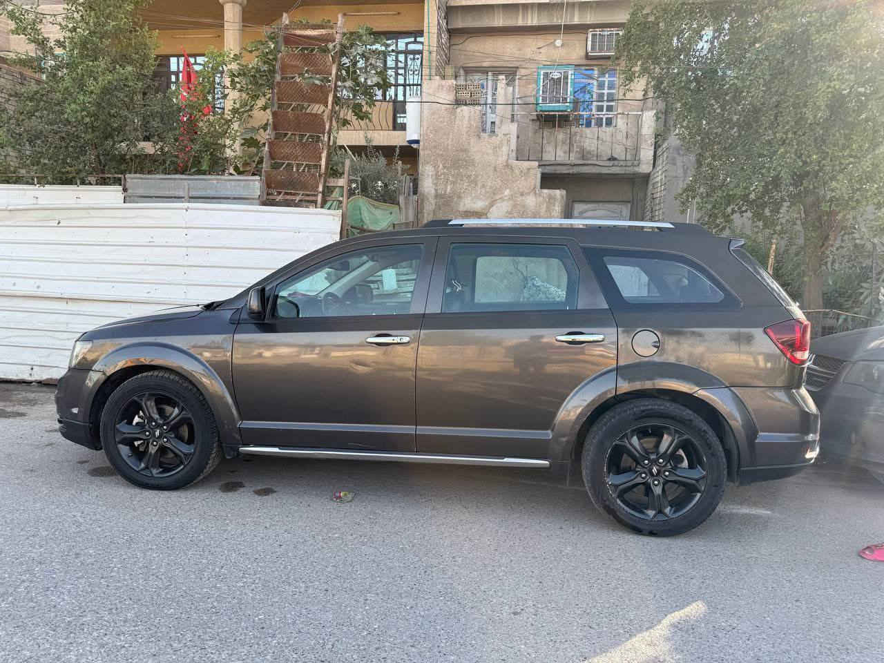 السلام عليكم
جورني ٢٠١٩ 
6 سلندر تخم تاير جديد تبريدها فول 
دواخلها جلد اسود نضيف و سيارة محركها فول ما شاء الله و سياره ما ماشيه هواي 
*********** بي واتساب 
بغداد
