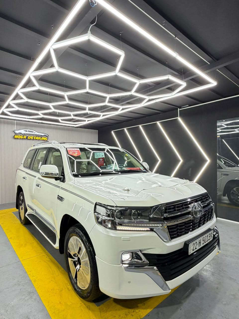 تویوتا لاندکروز 2021 GXR ساس باب الاول
 ٦ سلندر بنزين GXR گراند تورینگ ...  
ماشيه ٥٠ الف كم حقيقي بشرط جدید و زیرو سیارە ... 📦
بصمتین گاعیات سماعات کل غراضها شرکە موجودە 🔷

سعر / ٥٨٥ و بيها مجال لطيبين 
موبایل / ***********
مکان : السليمانيه مركز المدينه 

🔷سیارە مکفول کفالە عامە من کلشی دعامیە ل دعامیە بشرط بدون صبوغ بدون بارد حیل حلوە و نفس وضع شرکە
محرك و الگیر بشرط شهر مامفتوح و ماملعوب بیە بشرط بدون صوت او تبخیر او ای خلل جاهزە میە بل میە 🙏🏻

مواصفات ۱/۱ گراند تورنگ فولل فول ساس باب الاول 🔷
( صندوق شفط ،، لایتات سودە،، ٥ كامیرا ،، شغال ،، وايرليس جارج ،، فتحە  ،، مسجل قاریئ القرئان ،،ايرباك مال برده  ،، سلاجە ،، کشنات کهربائی کشن سایق ٣ دوگم،، بصمە ،، کشنات جلد و داخل بیجی داخلها ماشاالله حیل جدیدە ،، كشنات ایباد الخلفیە ،،تبرید مرکزی ،، حساسات امامی و خلفی  ... و باقی هوایە مواصفات  ) 

4 تایرات بلادية 
 سنويه هزە و فحص مروری کلها جديده و بااسمي تحویل  شرط نفس الیوم ...
صدر و حدادية كلش جديده وظع شركه ما ملعوب بیە السليمانية, العراق
