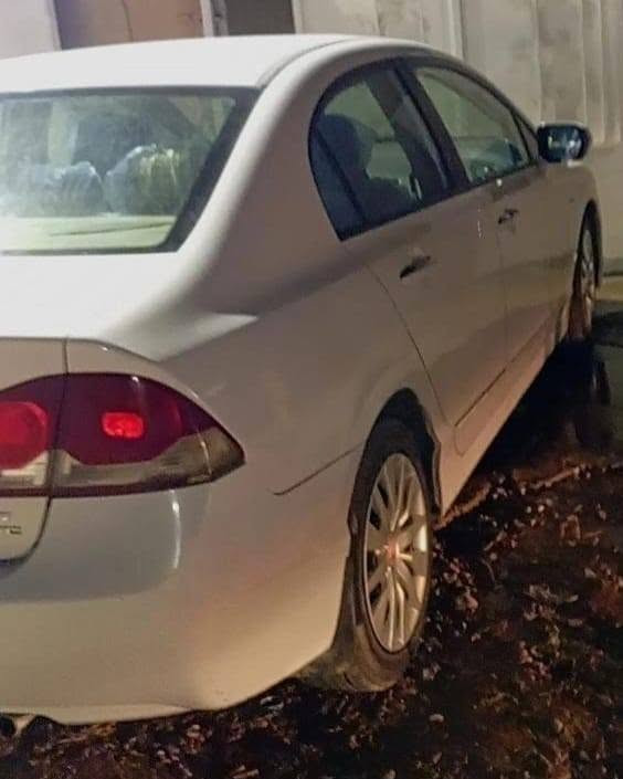 السلام عليكم هوندا سيفيك 

موديل 2009
حاله السياره كفاله عدى شخوط بالدعاميه 

العداد 290

فول مواصفات 
1/1

رقم السياره اربيل 
مكان السياره تكريت
 
السياره ما متعوبه صارلها 17 سنه بالشارع 
تخم تاير جديد الصدر جديد 
بالعافية على الياخذها 
سعر السياره 90 و بيها مجال 
التواصل ***********
