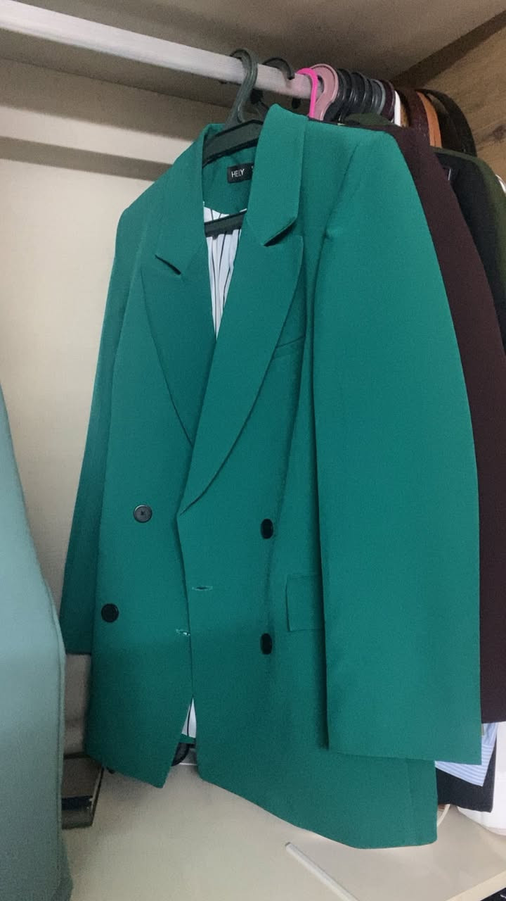 السلام عليكم
وصيت ستر رسميه ووحده سبورت وماطلعن قياسي
بعدهن بالعلامه. طويلات مستورات. ألوانهم عمليه 
اسود وسماكي واخضر فيروزي
سعر الوحده ٢٤ الف
خامه وقطع تموت
وعندي ستر مستعمله نظيفه كلش كلش وسعرهن مناسب قصيرات وياهن فستان اسود جديد وطويلات
الي تريد  ووزنه بين ٦٧ /٧٥ تراسلني وتتدلل


**إذا كنت صاحب هذا الإعلان وتريد حذفه لأي سبب، رجاءا أرسل رسالة إلى الدعم الفني**