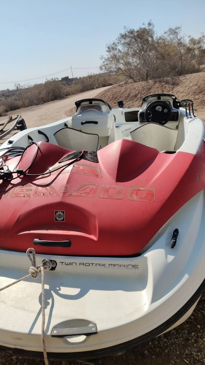 سيدو يتسع ل5نفرات كرف فارغ بدوم محركات انت تحوره معى مكينه بخاخ جونسن 6سلندر  150
السعر 45ورقة المكان البصرة 
***********
