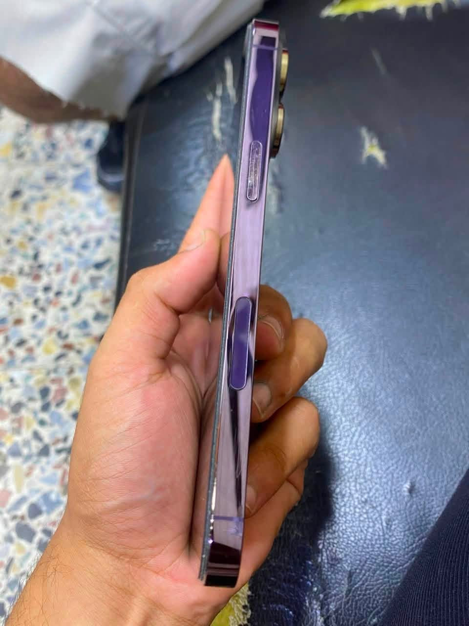 ايفون 14برو ماكس ذاكرة 256  ايسيم 
بطاريه 80 بلادية بي فطر صغير بالضهر ما واصل للكامرة ممأثر على اي شي بالجهاز  بغداد البياع الاعلام *********** السعر 700وبي مجال
