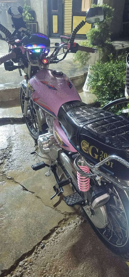 السلام عليكم دراجه ايراني نضيفه لك دراجه مودين 25 بصمتين وسويجين دراجه نكره محرك لك ممفتوم محرك 200 للبيع استفسار اكثر ***********بي واتساب
