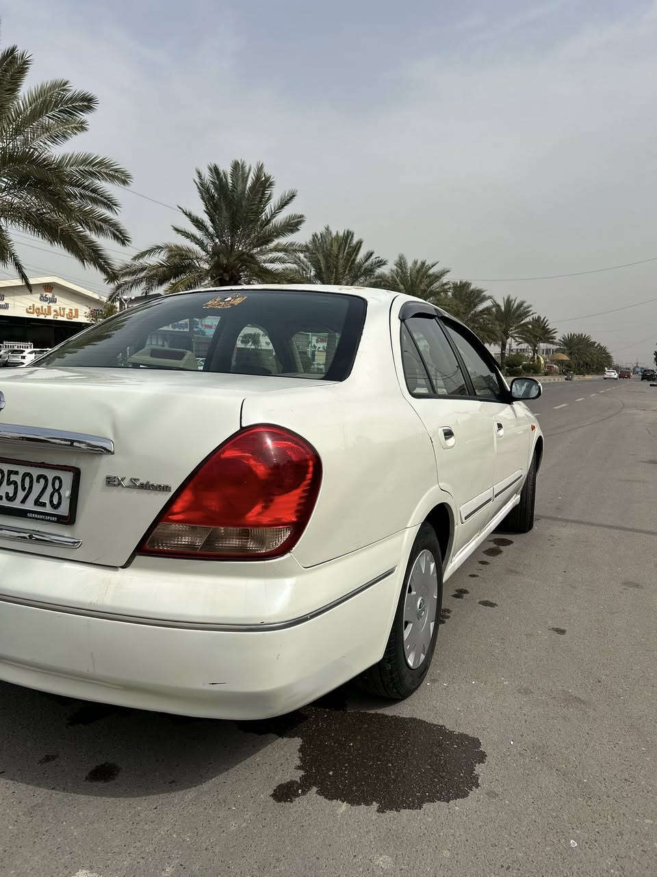 سلام عليكم 
نيسان سني ياباني 🇯🇵 موديل ٢٠٠٤ 
سياره جاهزه خير من الله سياره بسمي تحويل ثانيوم 
كير مكينه كفاله 
سياره مصبوغه حزام جماليه 
بيه طخه خفيفه بل جاملغ الخلفي سياره لا بيه دواخل ولا شاصي لا الغود كفاله 
منضومت زنون ثلجي 
اشاير لد 
تبريد ميحتاج اكول ثلاجه مال سني 
صدر امامي جديد قبل كم يوم شاده 
السياره مال جني متعوب عليها 
السعر ٨٠ او بيها مجال كلش قليل 
سياره جديده او كلشي اكو بل سوك 
***********
