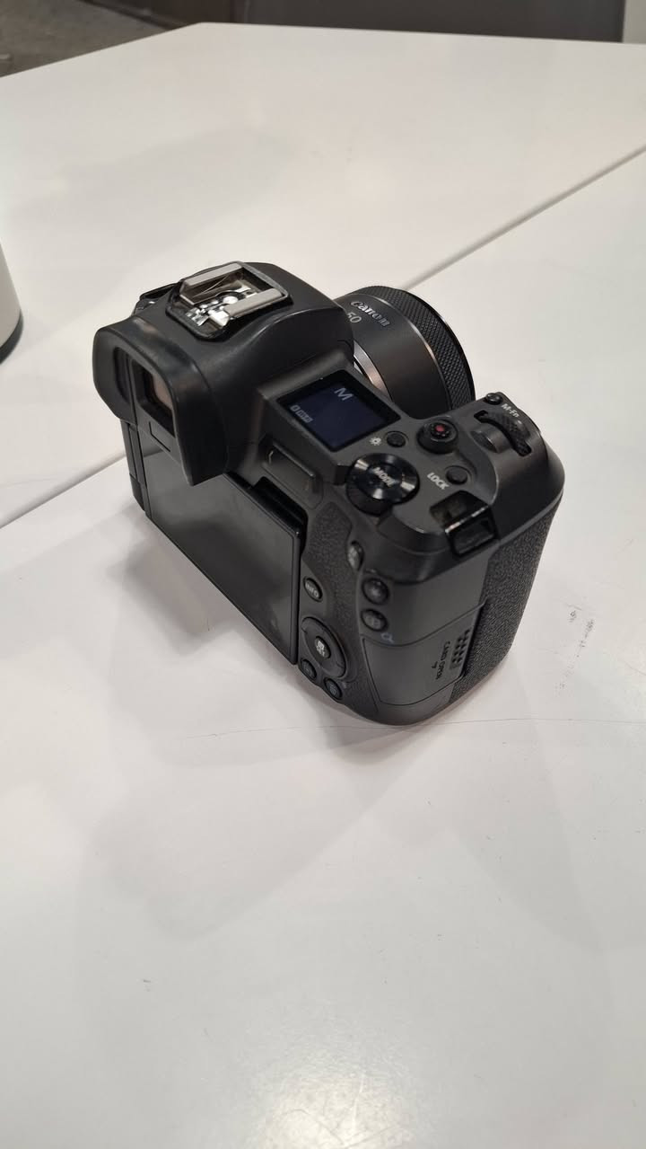 كاميرا كانون Canon R للبيع
و عدسة 50mm f1.8 canon rf
و عدسة 24 - 105 kit canon rf
و بطارية و شاحنتها
و رام ٦٤ من شركة رصينة
  
للاستفسار بغداد
***********
